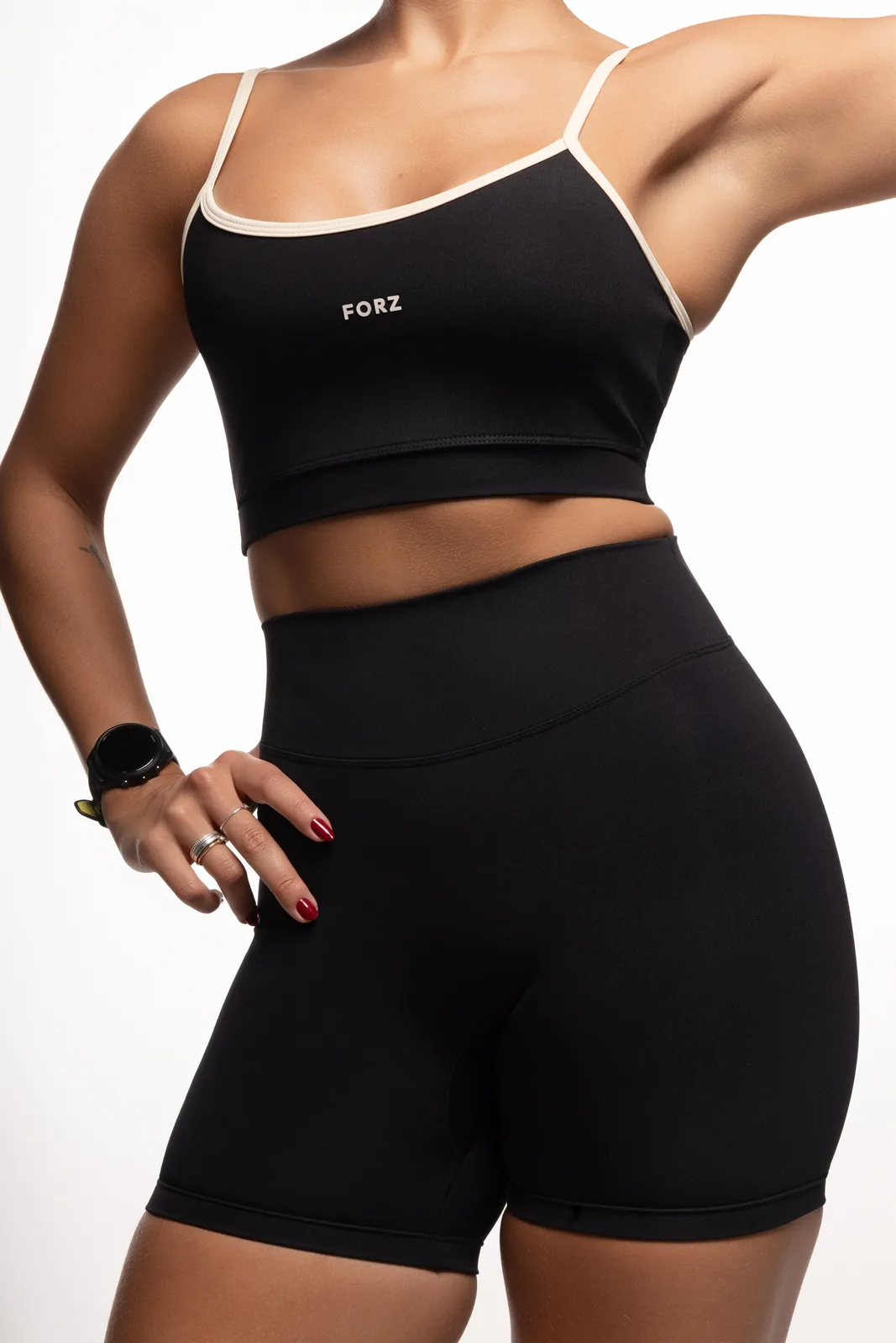 Bermuda Contorno em V - Preto bermuda fitness feminina Preto Forz Fitwear preto 4
